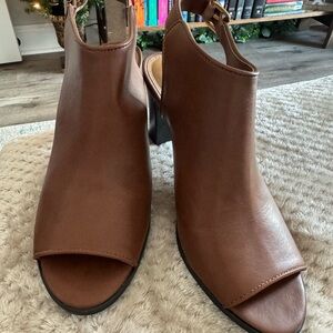 Bass Cydney Brown Women's Open-Toe Sandals, Size 9